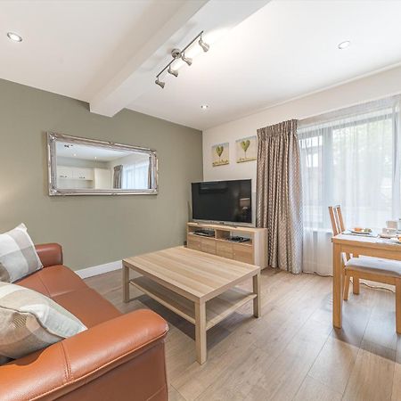 Abbey Apartments Modern Aparthotel For Tourists & Professionals 배로우인퍼니스 외부 사진