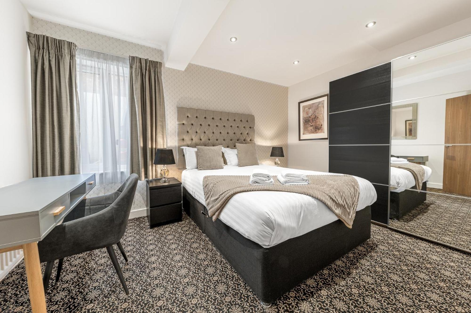 Abbey Apartments Modern Aparthotel For Tourists & Professionals 배로우인퍼니스 외부 사진