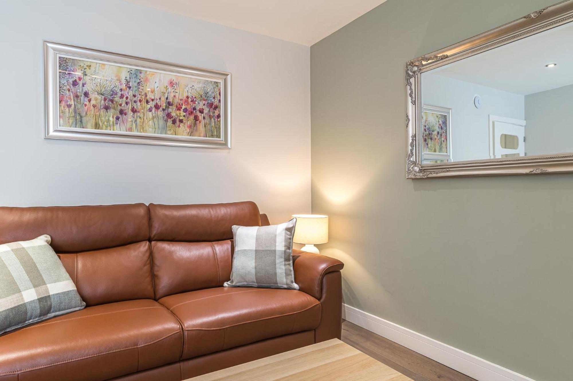 Abbey Apartments Modern Aparthotel For Tourists & Professionals 배로우인퍼니스 외부 사진