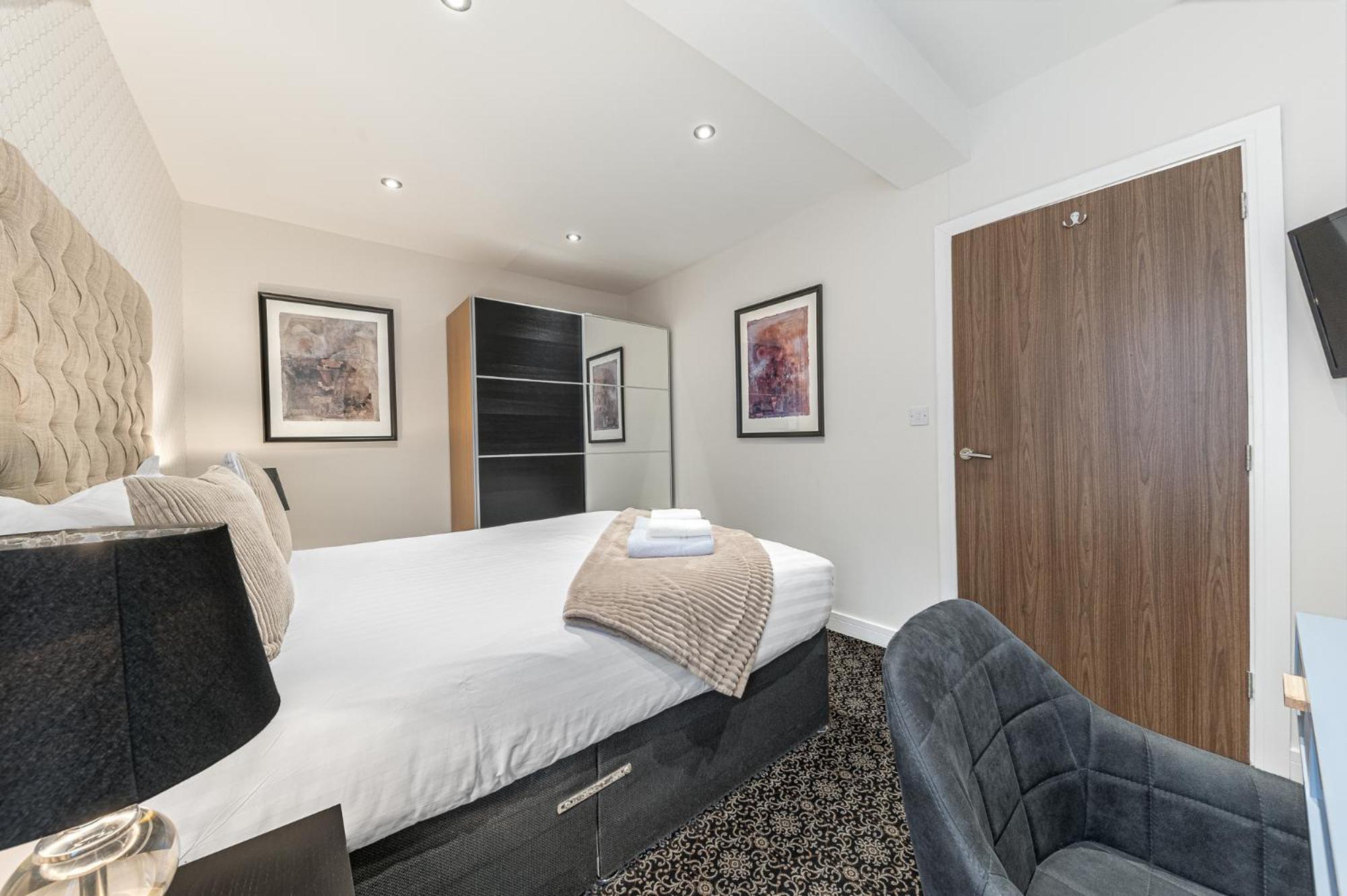 Abbey Apartments Modern Aparthotel For Tourists & Professionals 배로우인퍼니스 외부 사진