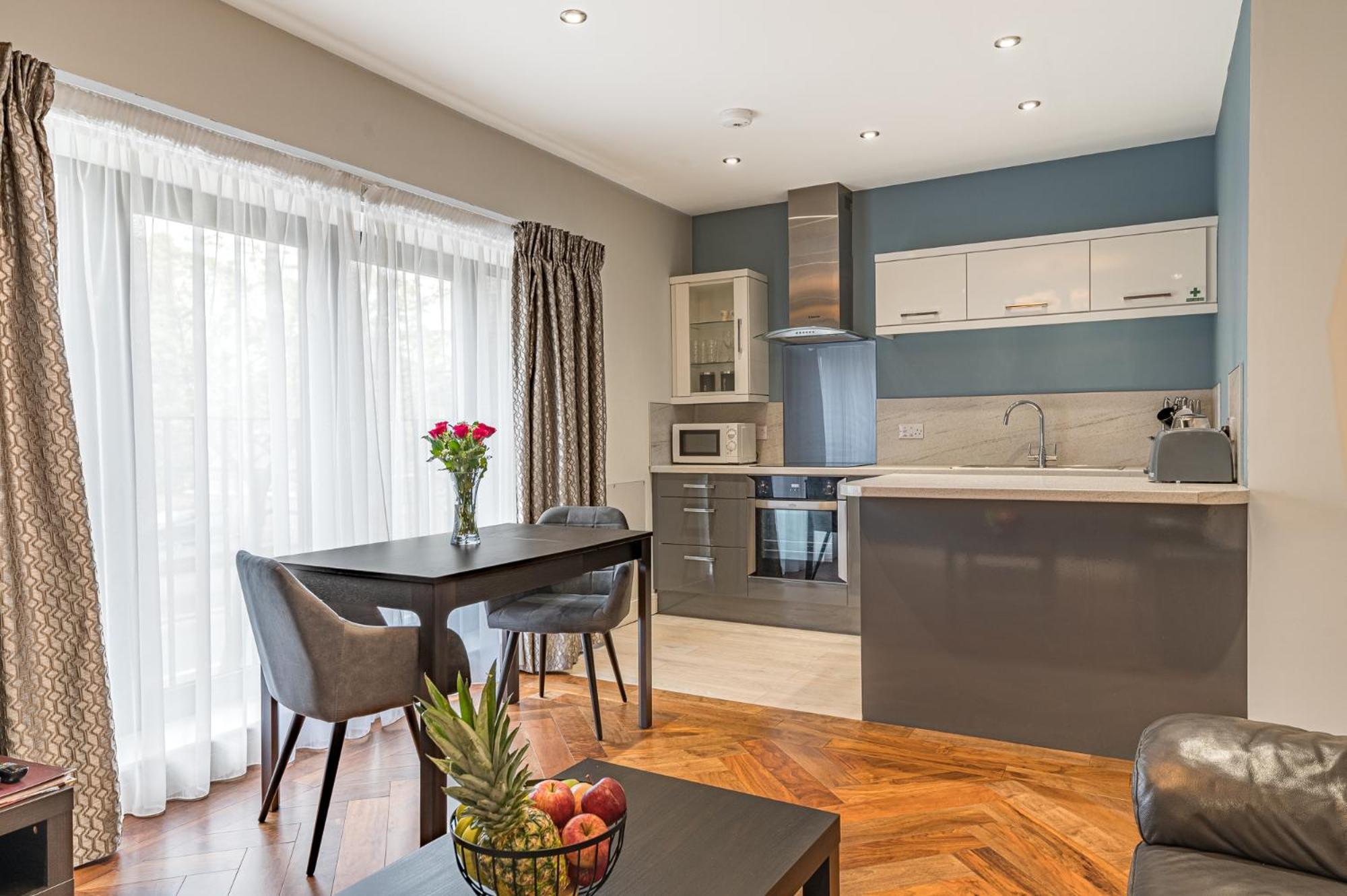 Abbey Apartments Modern Aparthotel For Tourists & Professionals 배로우인퍼니스 외부 사진