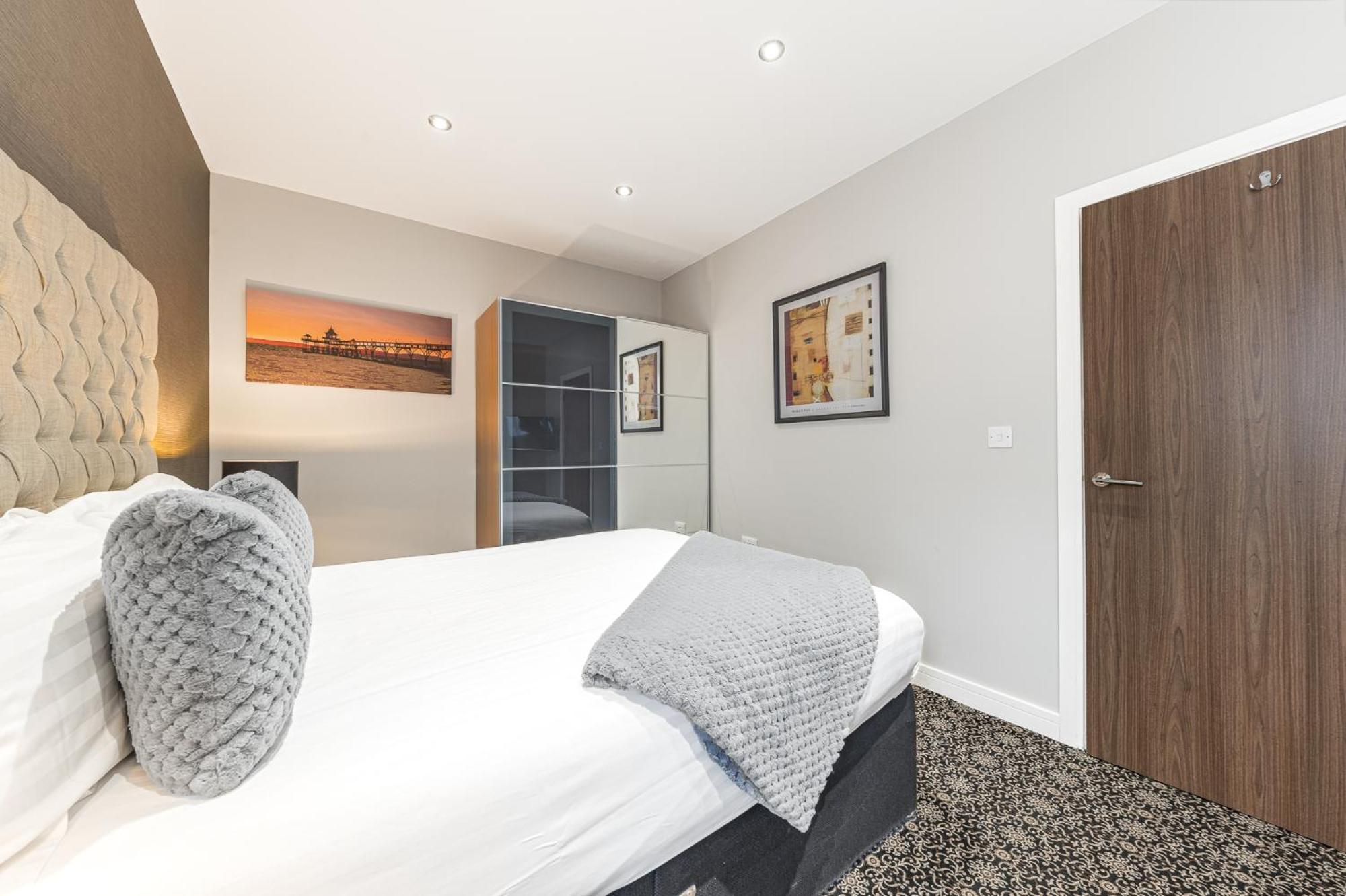 Abbey Apartments Modern Aparthotel For Tourists & Professionals 배로우인퍼니스 객실 사진