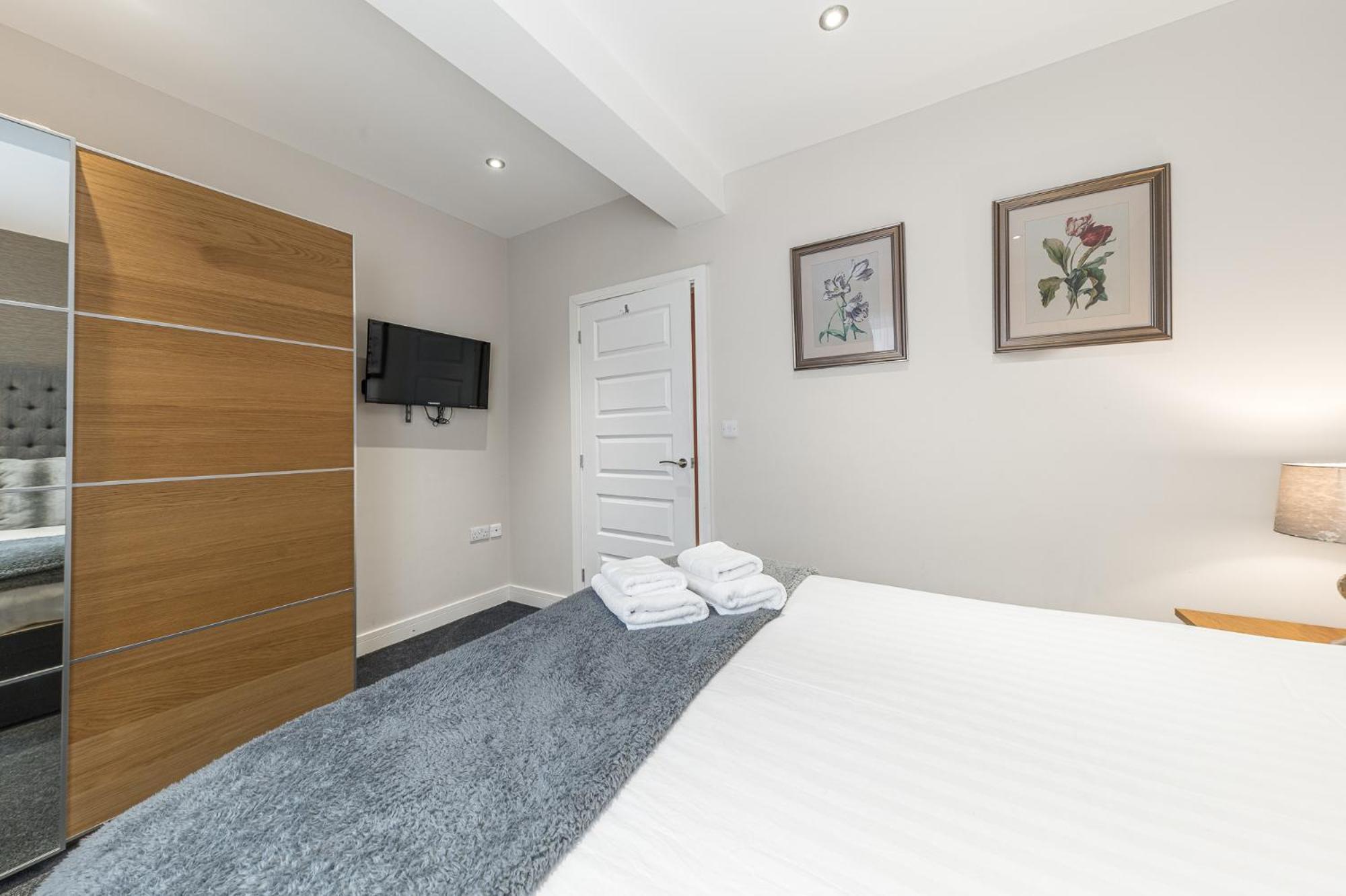 Abbey Apartments Modern Aparthotel For Tourists & Professionals 배로우인퍼니스 외부 사진