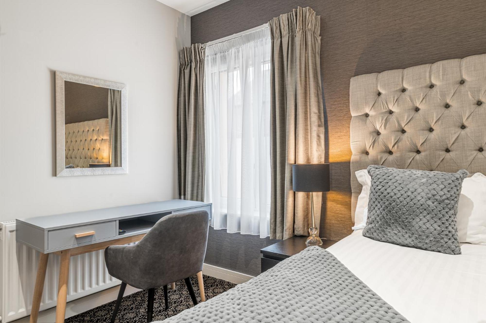 Abbey Apartments Modern Aparthotel For Tourists & Professionals 배로우인퍼니스 외부 사진