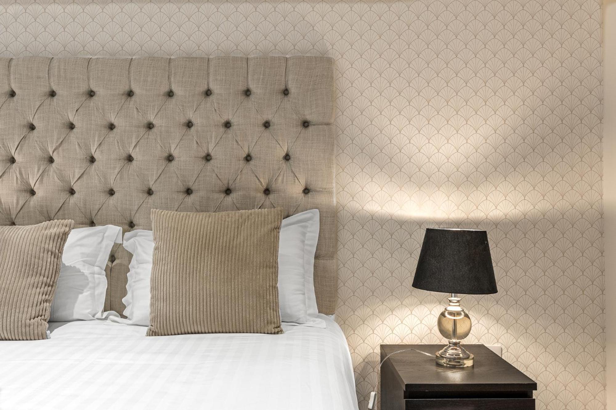 Abbey Apartments Modern Aparthotel For Tourists & Professionals 배로우인퍼니스 객실 사진