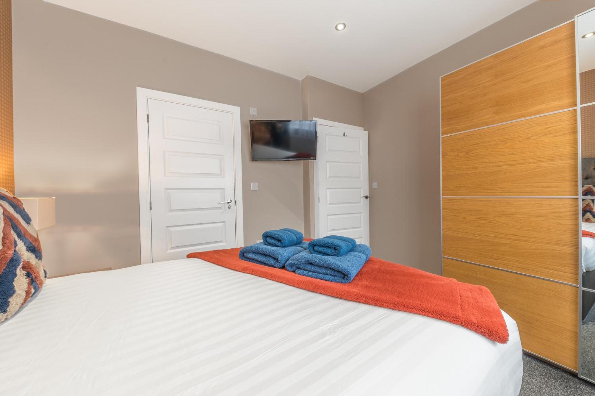 Abbey Apartments Modern Aparthotel For Tourists & Professionals 배로우인퍼니스 외부 사진